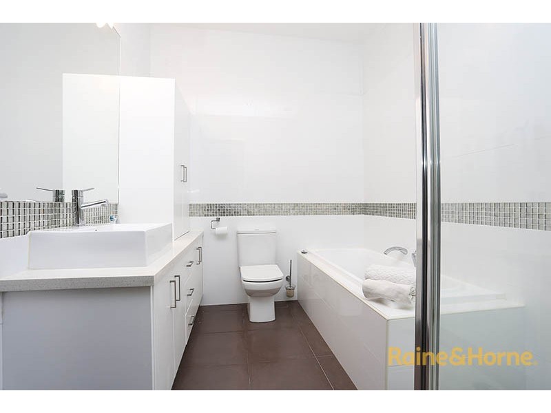 25 Riverfront Way, Maribyrnong VIC 3032