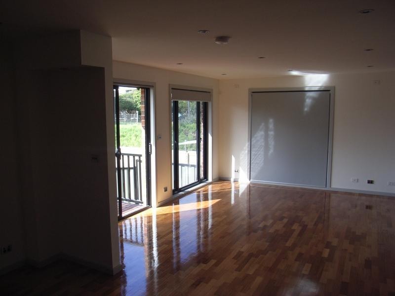 2/7 Donald Avenue, Essendon VIC 3040