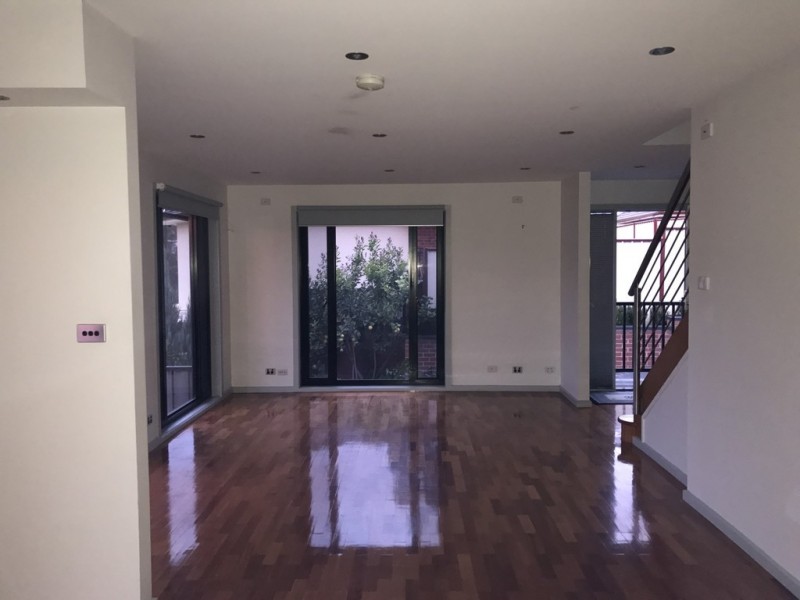 2/7 Donald Avenue, Essendon VIC 3040