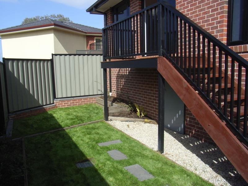 2/7 Donald Avenue, Essendon VIC 3040