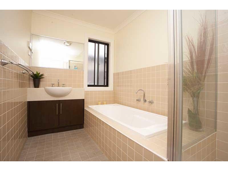18 Taylor Avenue, Maribyrnong VIC 3032