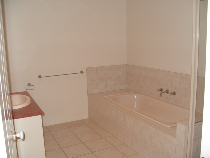 2 Sambell Street, Kensington VIC 3031