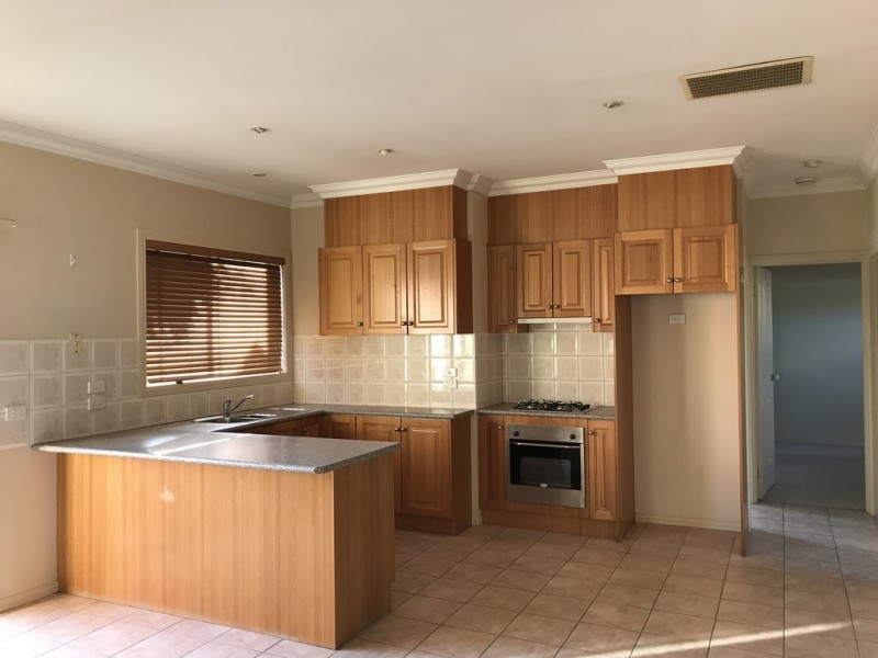 2/49 Elstone Avenue, Airport West VIC 3042