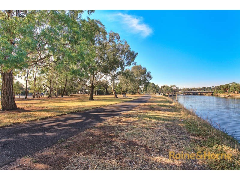 8 Oakland Street, Maribyrnong VIC 3032