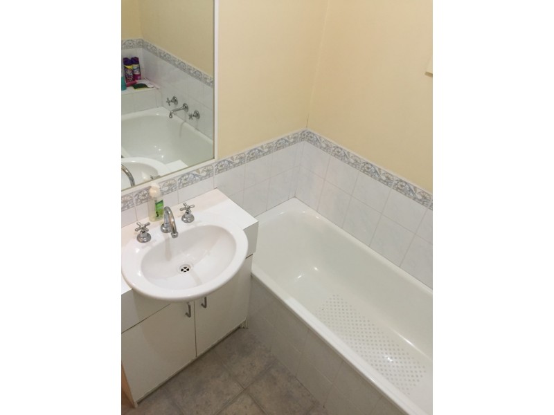 24 Calwell Street, Kensington VIC 3031