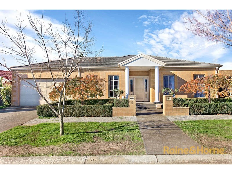15 Sturrock Court, Mill Park VIC 3082
