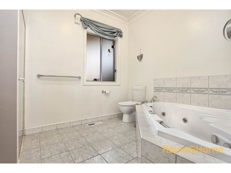 15 Sturrock Court, Mill Park VIC 3082