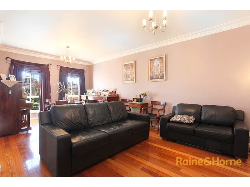 15 Sturrock Court, Mill Park VIC 3082