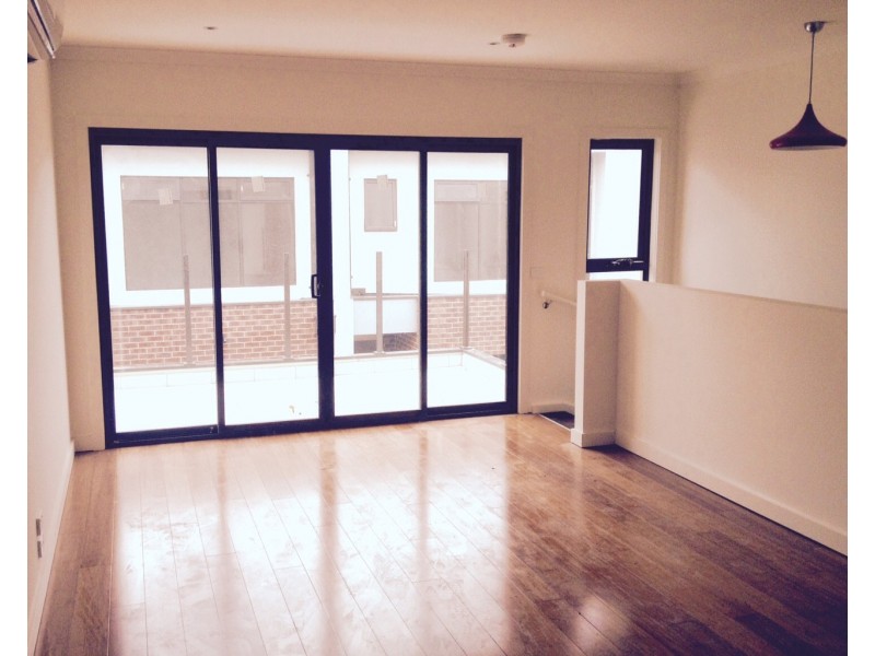 6/18-20 Northumberland Road, Sunshine North VIC 3020