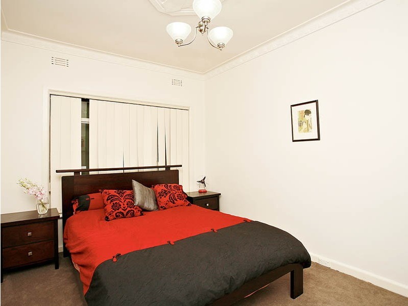 8 Warrs Road, Maribyrnong VIC 3032