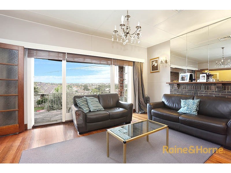 27 Hillside Crescent, Maribyrnong VIC 3032