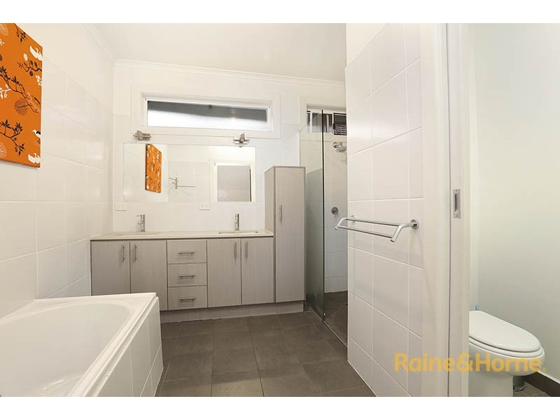 27 Hillside Crescent, Maribyrnong VIC 3032