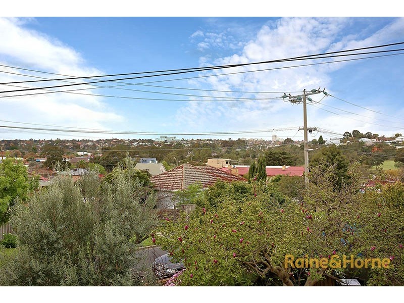 27 Hillside Crescent, Maribyrnong VIC 3032