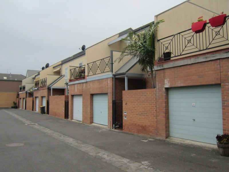 27 McNamara Mews, Kensington VIC 3031