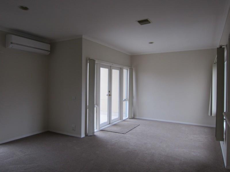 27 McNamara Mews, Kensington VIC 3031