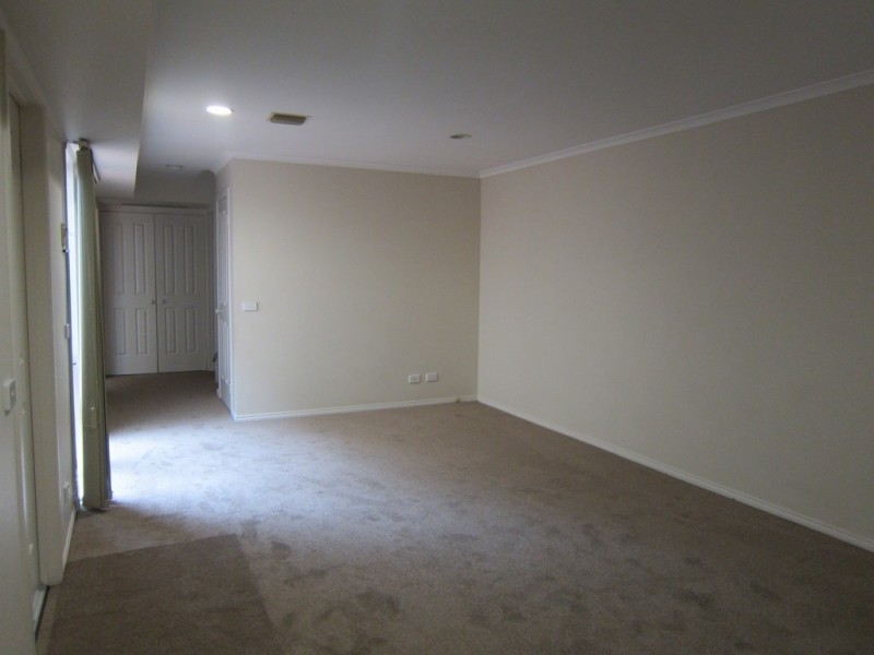 27 McNamara Mews, Kensington VIC 3031