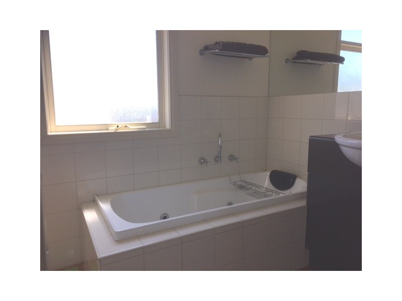 2/129 Raleigh Road, Maribyrnong VIC 3032