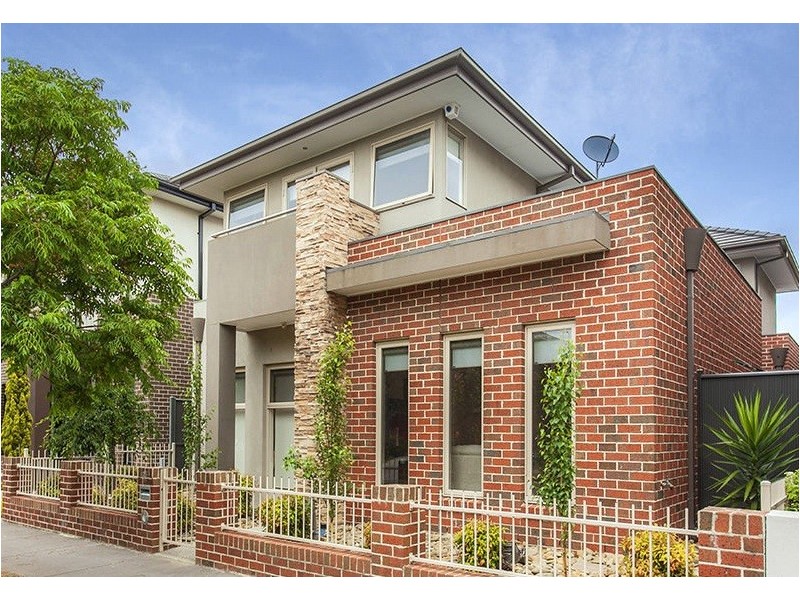 25 Lakeside Crescent, Maribyrnong VIC 3032