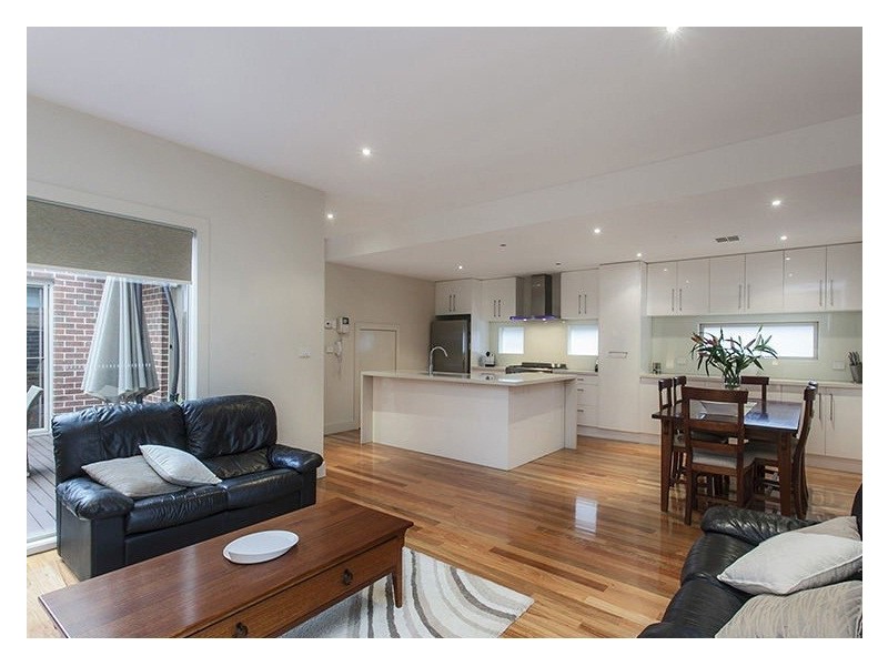 25 Lakeside Crescent, Maribyrnong VIC 3032