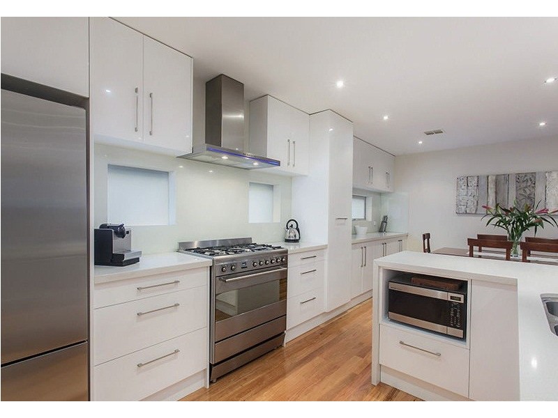 25 Lakeside Crescent, Maribyrnong VIC 3032