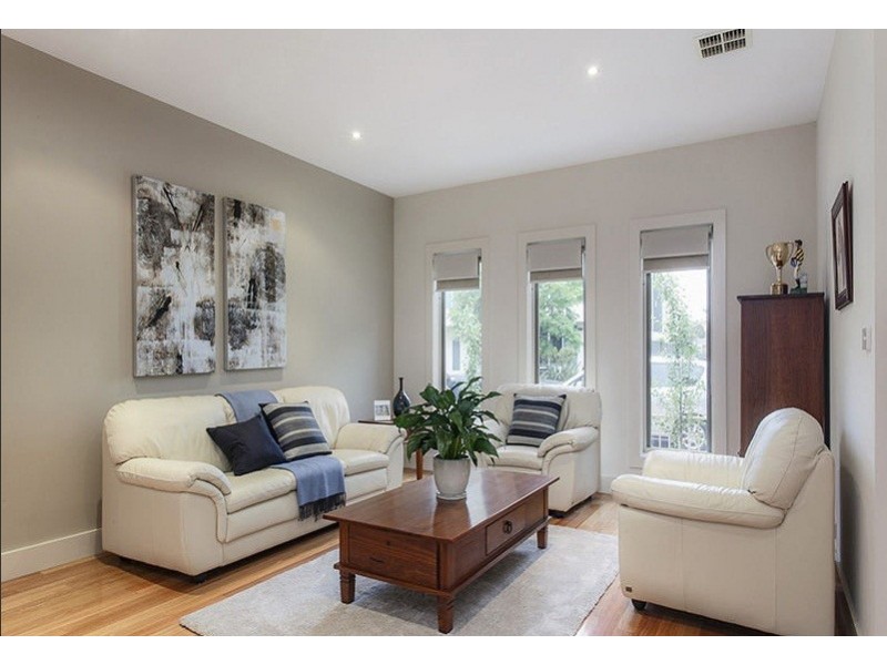 25 Lakeside Crescent, Maribyrnong VIC 3032