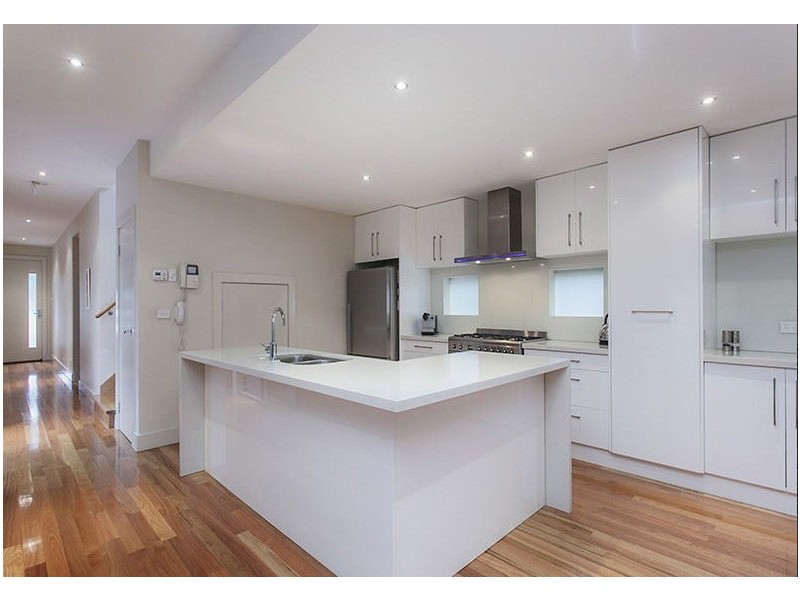 25 Lakeside Crescent, Maribyrnong VIC 3032