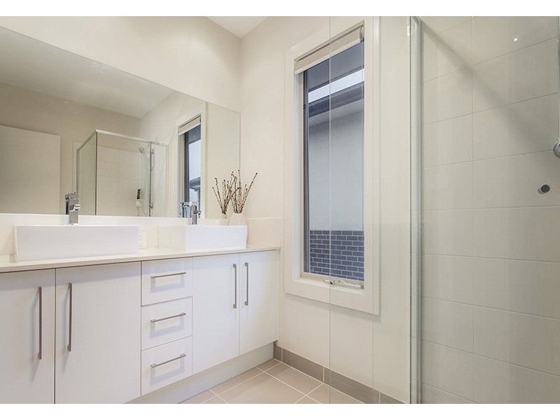 25 Lakeside Crescent, Maribyrnong VIC 3032