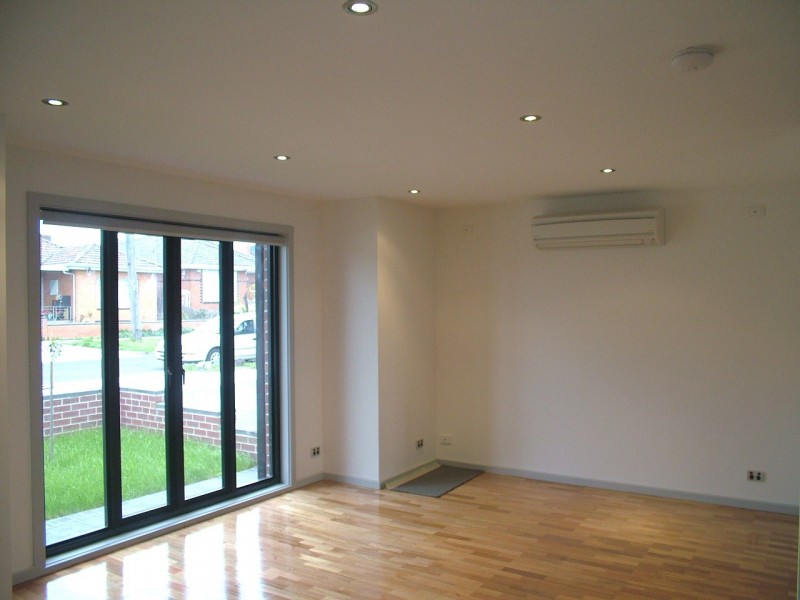 1/7 Donald Avenue, Essendon VIC 3040