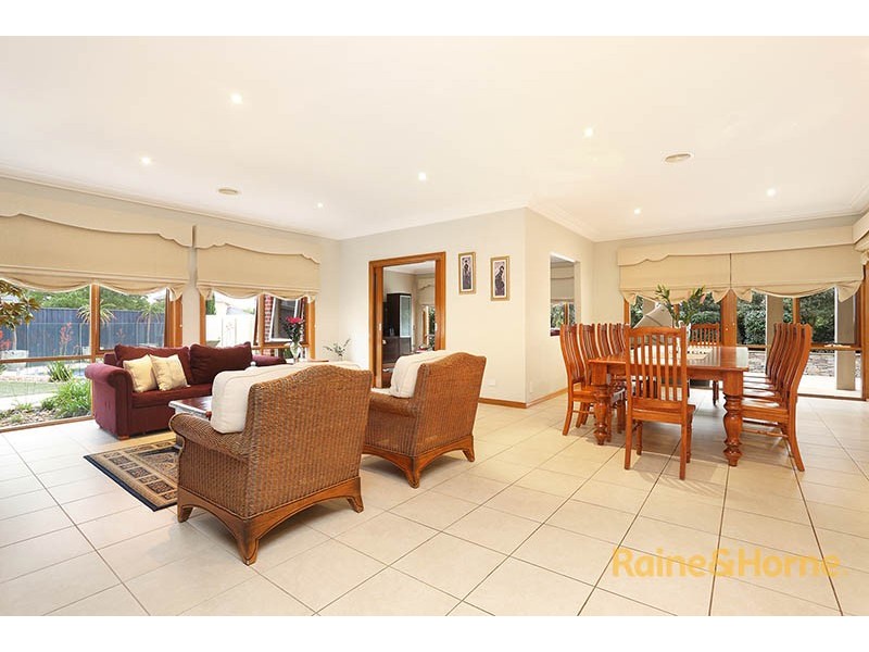 15 The Close, Caroline Springs VIC 3023