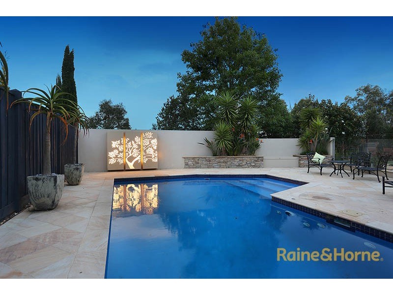 15 The Close, Caroline Springs VIC 3023