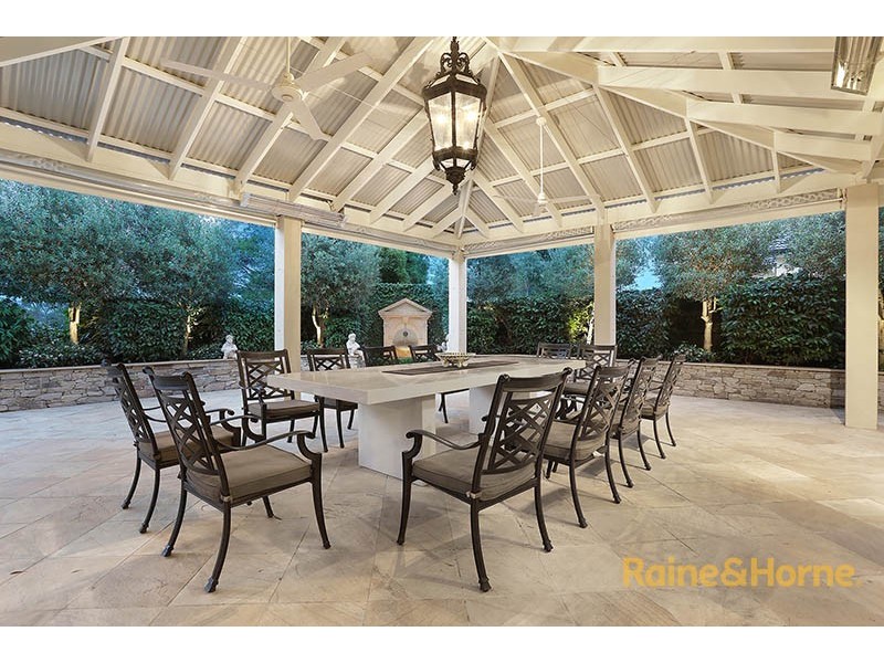 15 The Close, Caroline Springs VIC 3023