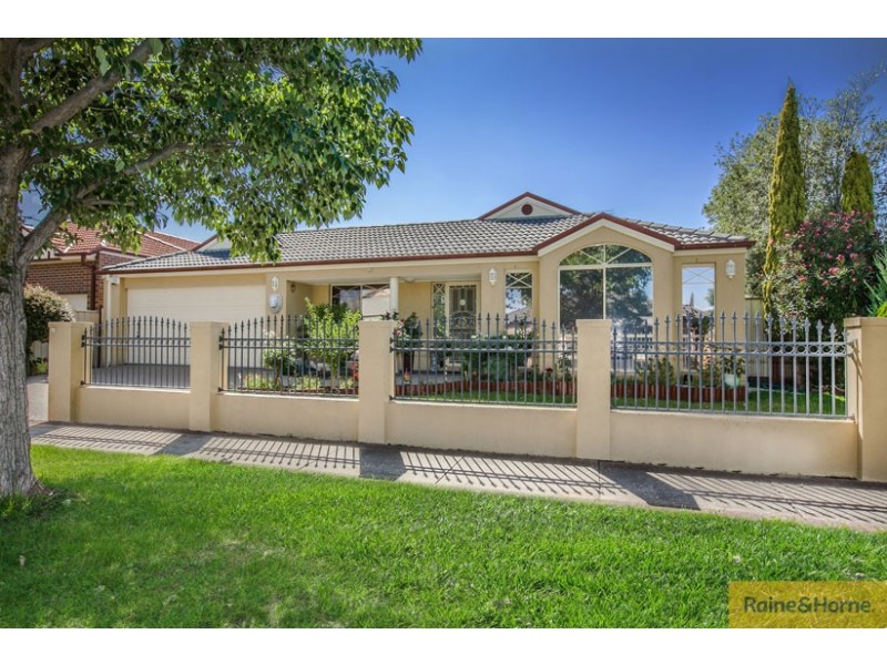 41 Edgbaston Parade, Caroline Springs VIC 3023