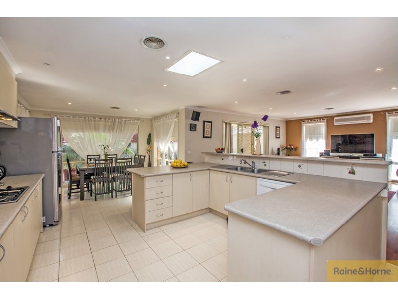 41 Edgbaston Parade, Caroline Springs VIC 3023