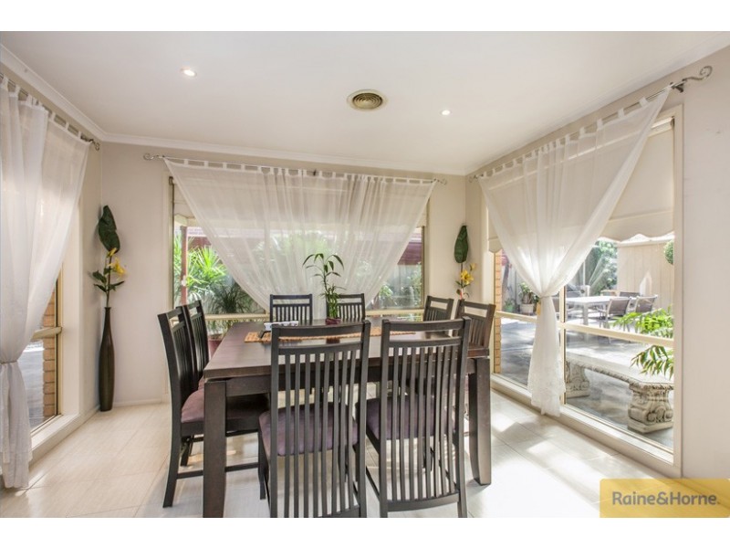 41 Edgbaston Parade, Caroline Springs VIC 3023