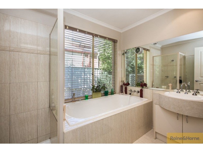 41 Edgbaston Parade, Caroline Springs VIC 3023