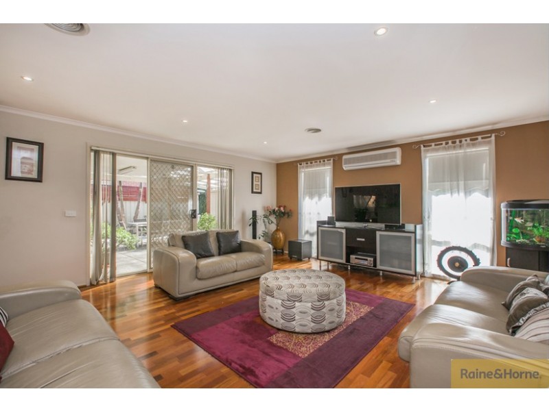 41 Edgbaston Parade, Caroline Springs VIC 3023