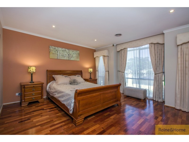 41 Edgbaston Parade, Caroline Springs VIC 3023