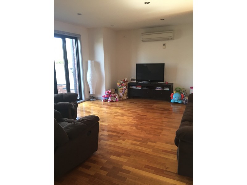 1/7 Donald Avenue, Essendon VIC 3040