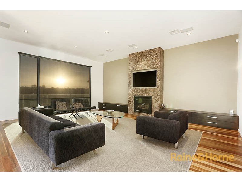 24 Saltwater Crescent, Maribyrnong VIC 3032