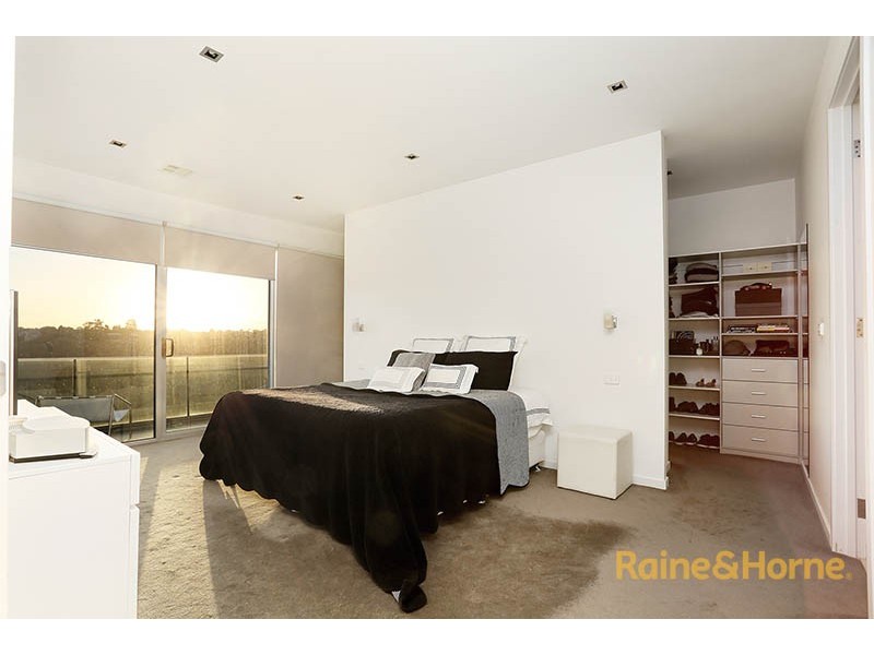 24 Saltwater Crescent, Maribyrnong VIC 3032