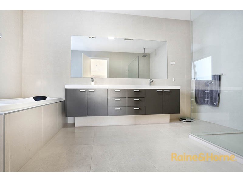 24 Saltwater Crescent, Maribyrnong VIC 3032