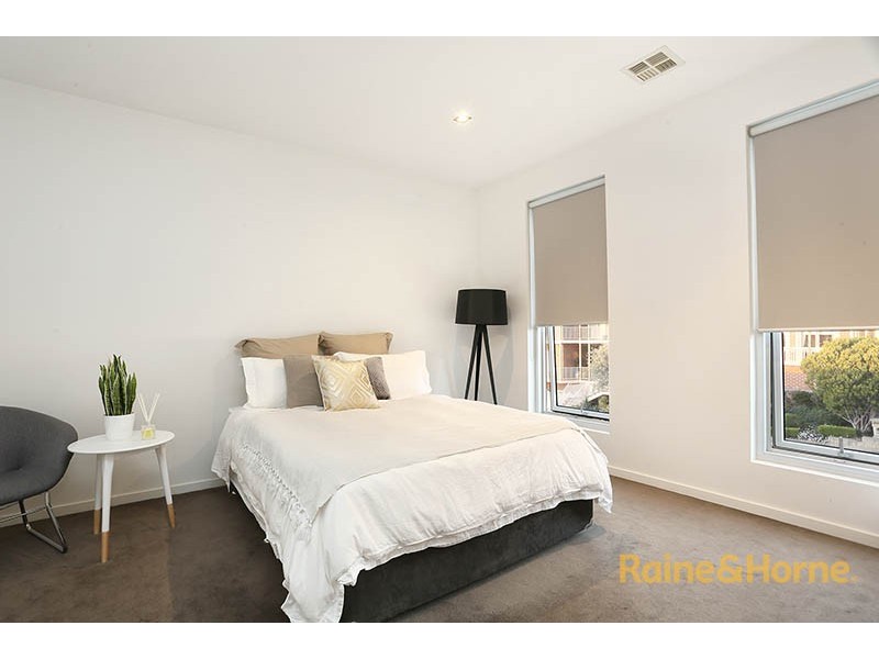 24 Saltwater Crescent, Maribyrnong VIC 3032