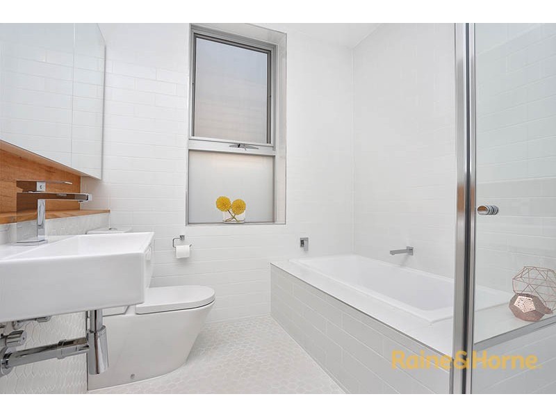 4 The Parade, Ascot Vale VIC 3032