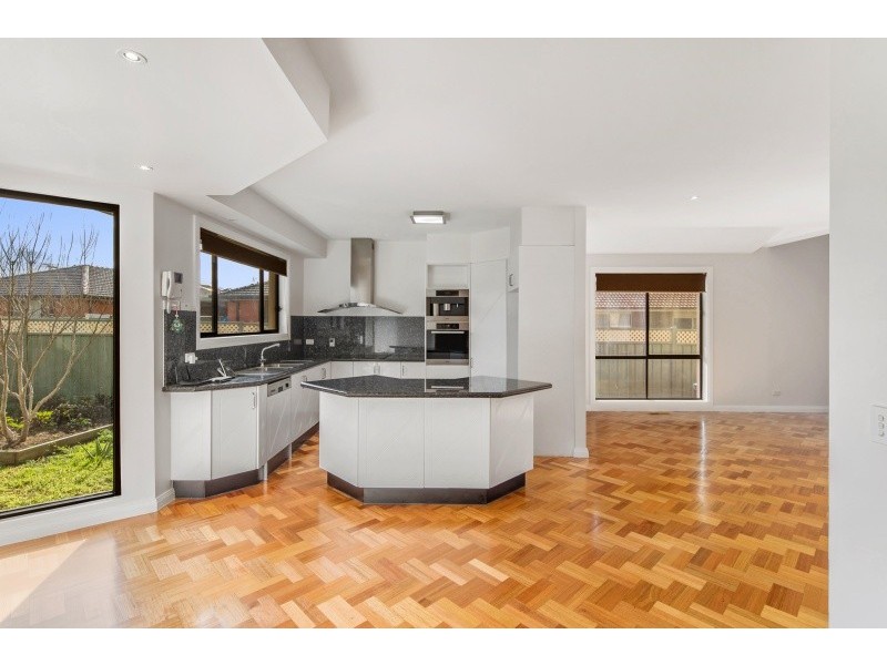 3 Murchison Avenue, Taylors Lakes VIC 3038