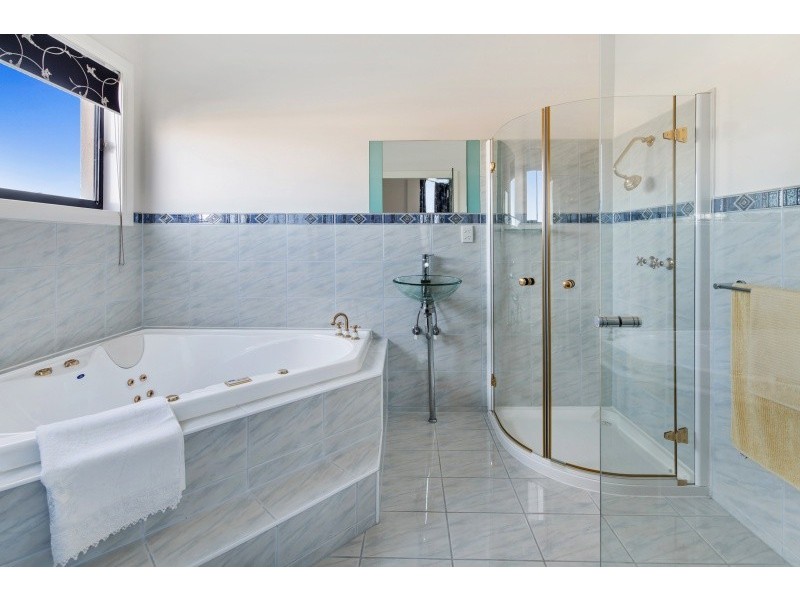 3 Murchison Avenue, Taylors Lakes VIC 3038