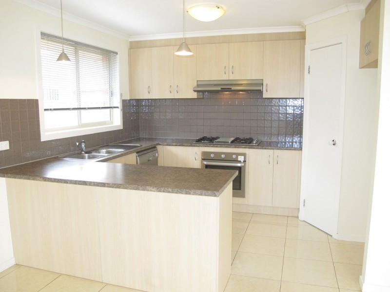 24 Kingston Drive, Taylors Hill VIC 3037