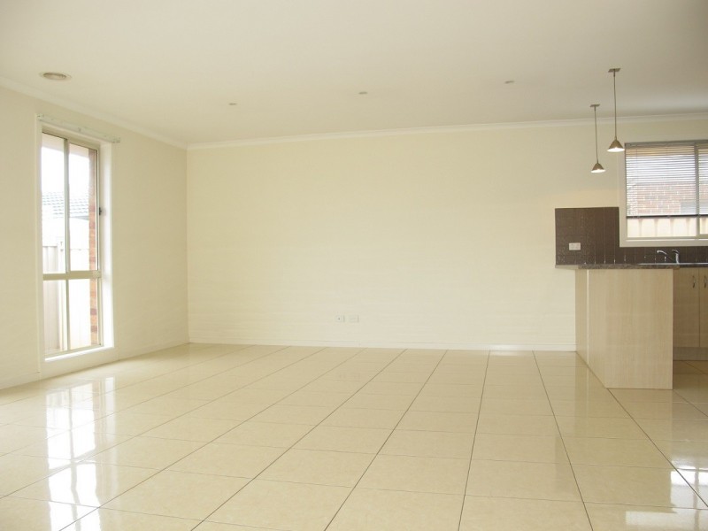 24 Kingston Drive, Taylors Hill VIC 3037