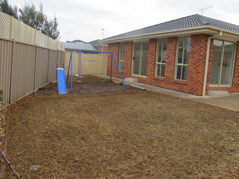 24 Kingston Drive, Taylors Hill VIC 3037