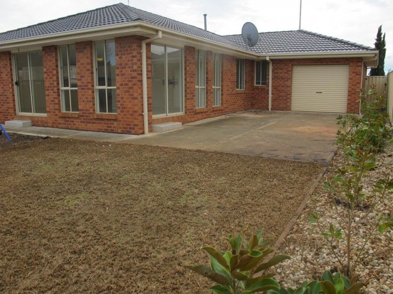 24 Kingston Drive, Taylors Hill VIC 3037