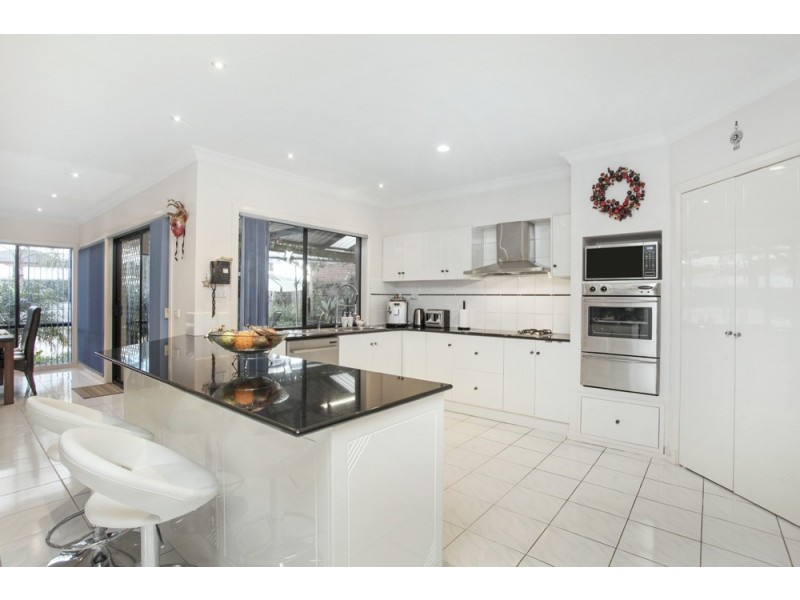 27 Watervale Blvd, Taylors Hill VIC 3037